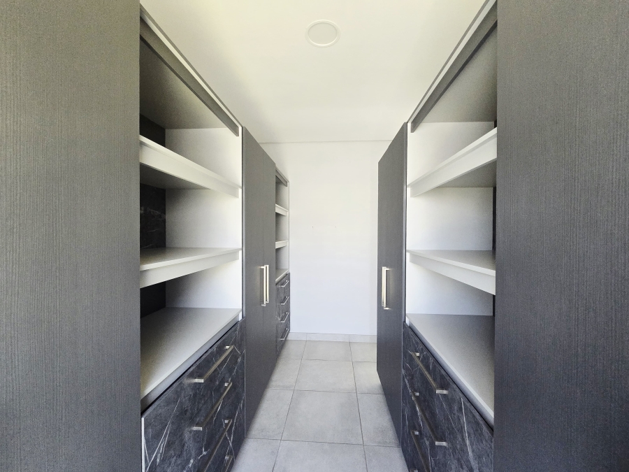 4 Bedroom Property for Sale in Kingswood Golf Estate Western Cape